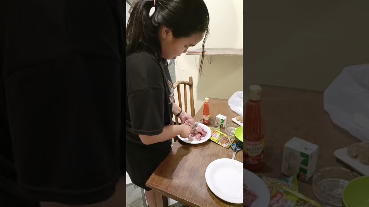 Lagi Masak Ayam Rendang.. Sebenarnya Shoveny yang masak aku cuman Mengabadikan moment-moment Part 1