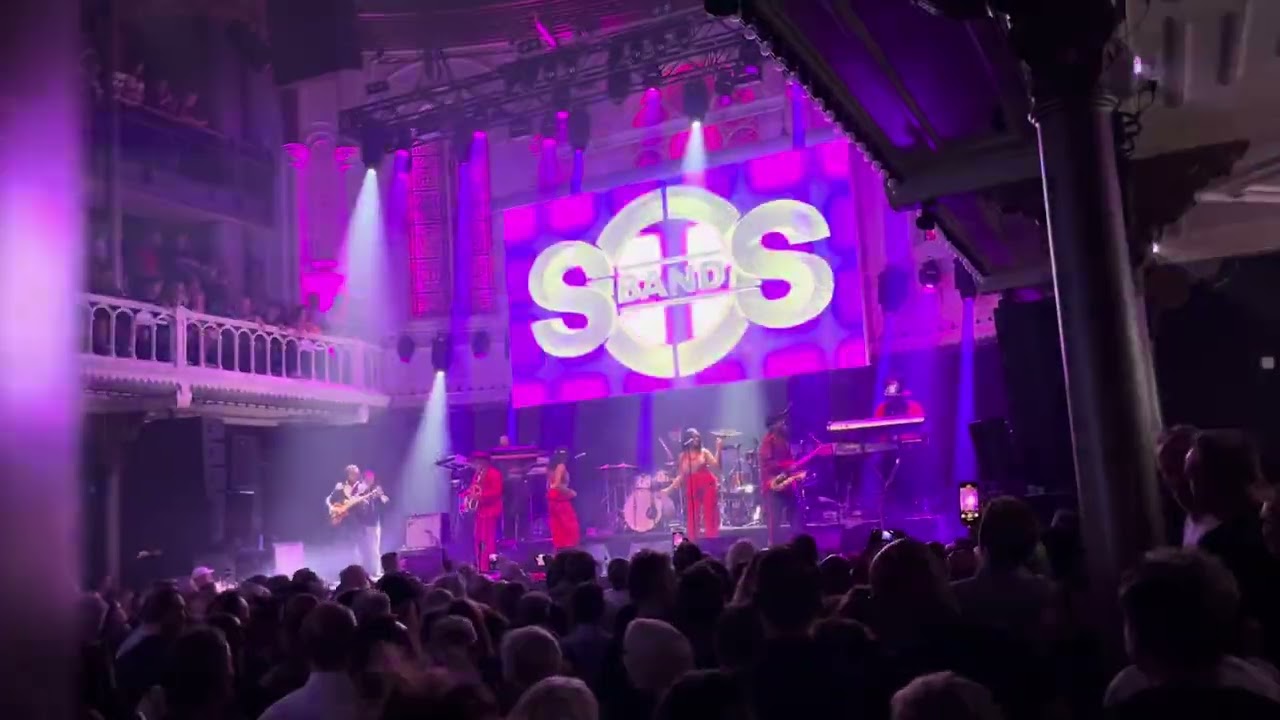 Groovin' (That's What We're Doin') - The S.O.S. Band - Live Paradiso in Amsterdam - 06-08-2025