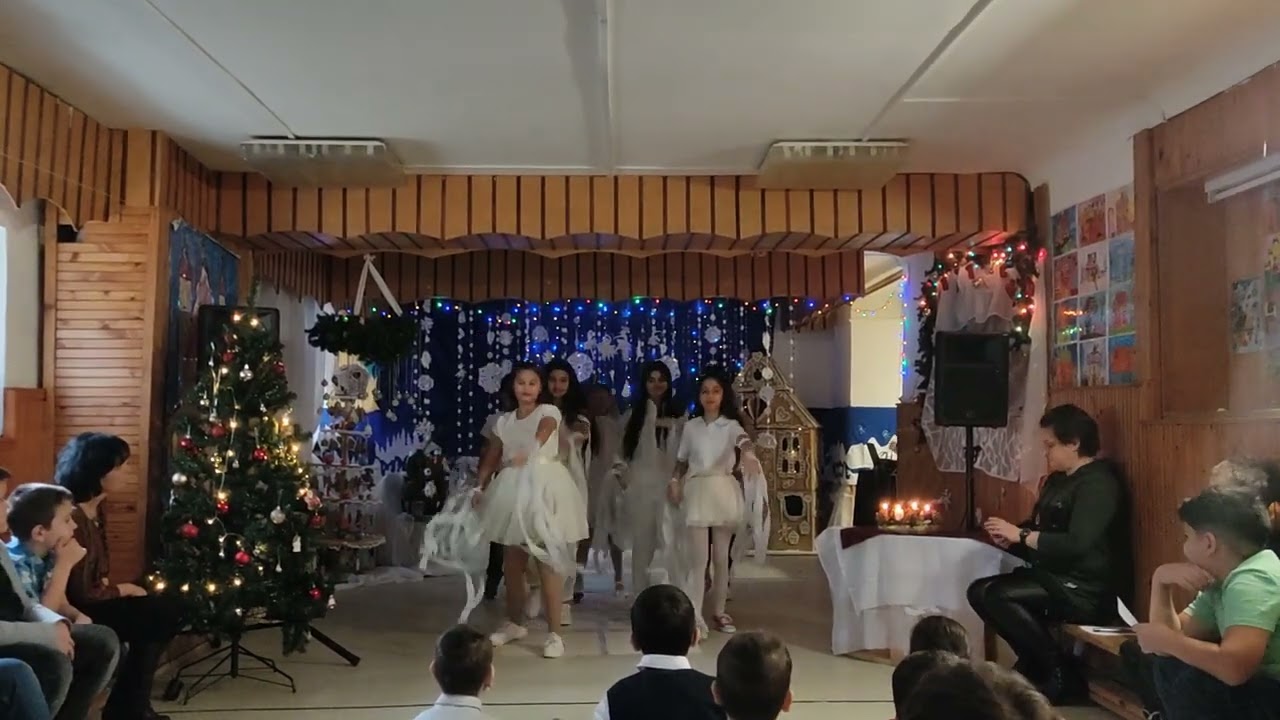 ritakoreo Az egri Móra Ferenc Általános Tagiskola diákjai előadásában. Karácsonyi műsor egyik része.