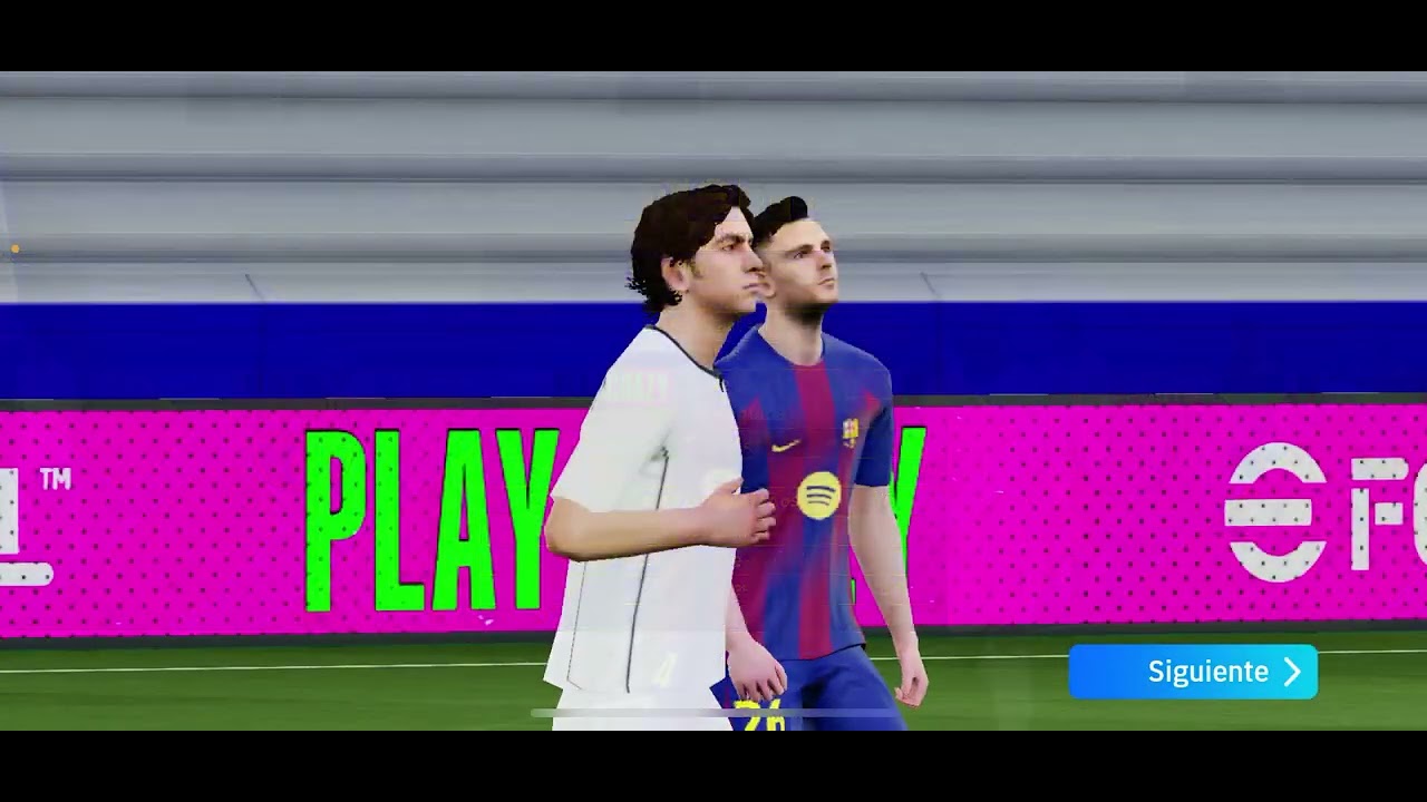 Jugando ￼eFootball en un partidito subiendo de división