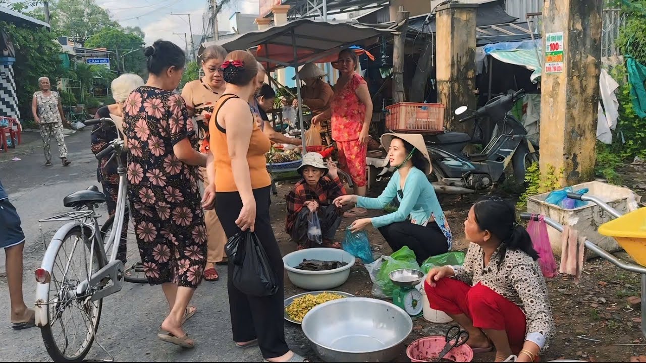 Họp Chợ Quê Hái Bông Điên Điển Đem Cá Ra Chợ Bán Cho Bà Con | NĐMT#769