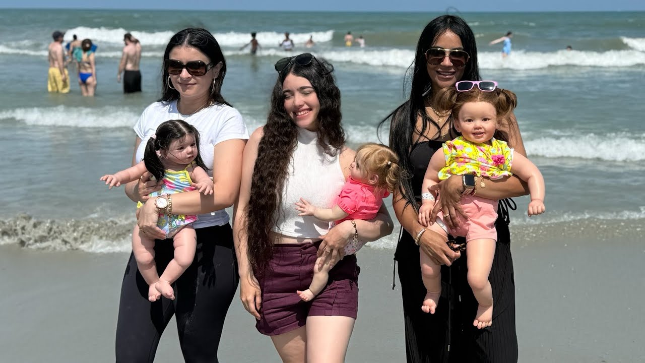 PICNIC 🧺 DE COLORES EN LA PLAYA CON MI BEB&Eacute; REBORN ADENAY Y SUS AMIGAS 💙❤️🧡