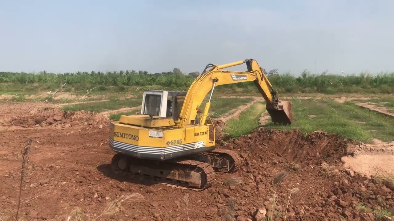 Xe cuốc ban hầm nuôi cá #triton2025 #automobile #xecusaigoncar #fishing 