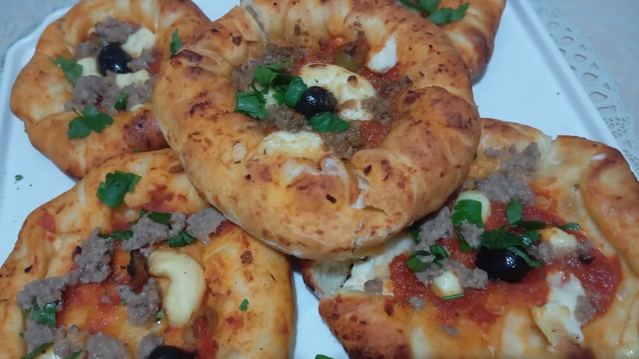 🍕 روعة سهلة وخفيفة وهشيشة منبلة ومعمرة بالفرماج تذوب في الفم جربوها البنات  والله ما تندمو. 