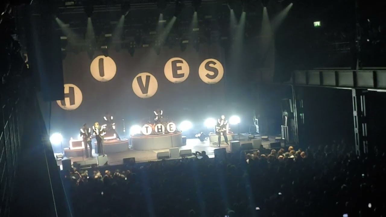 The Hives - Intro & Enough is enough (live @ Palladium, Köln, 01.12.2025)
