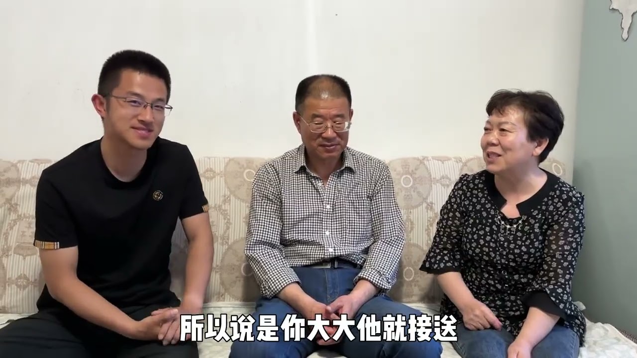 大妈终于和家人团聚，面对网友的疑问，大大大妈最后说出了实情 #一家人 #相聚 #排骨 #欢乐一家人