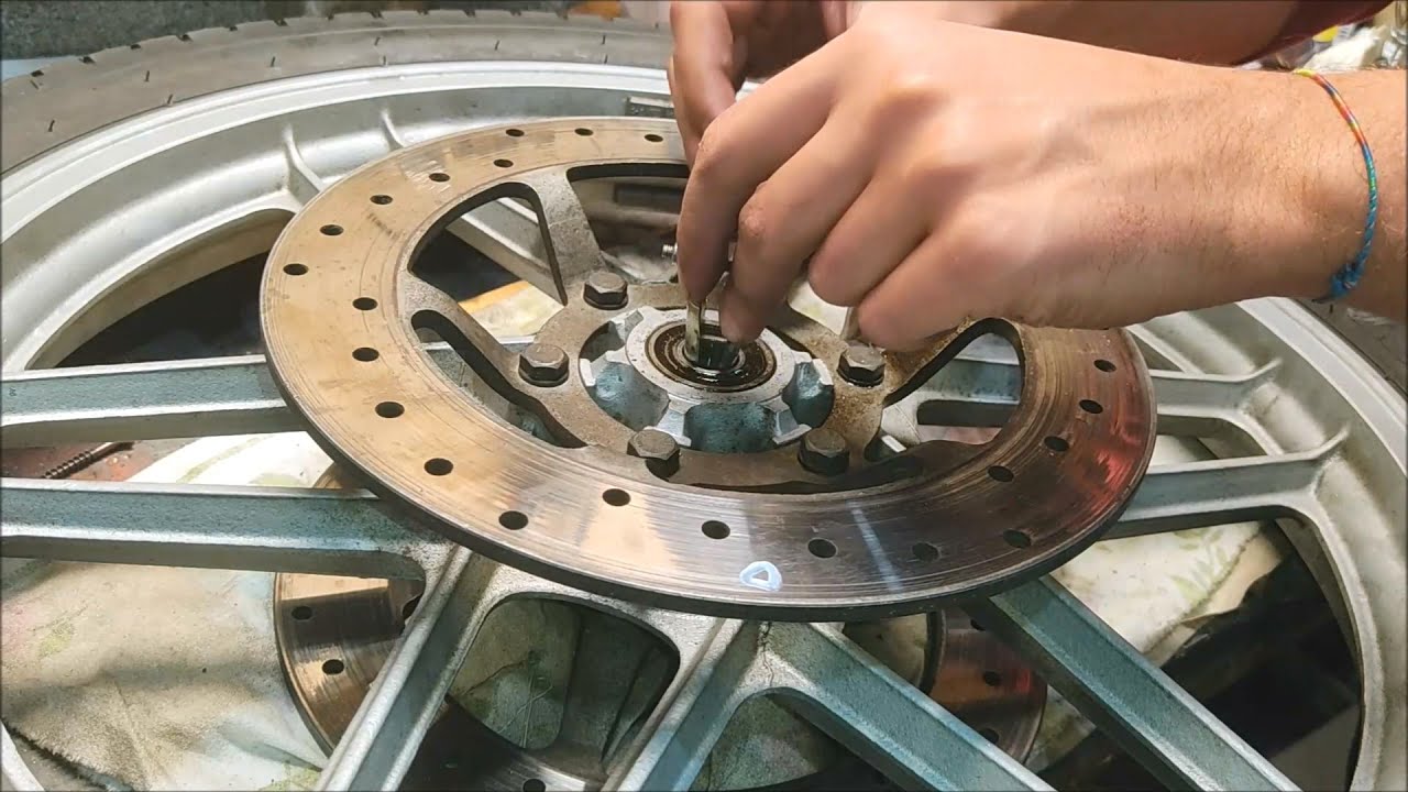Estrarre cuscinetto ruota Moto Guzzi fai da te