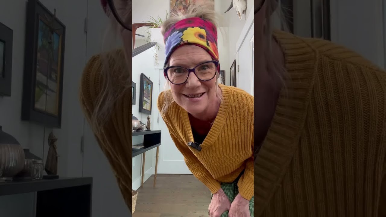 Granny Sunshine Sings a Silly Song! Kids, Music & fun with Granny Sunshine's dog Leisle!