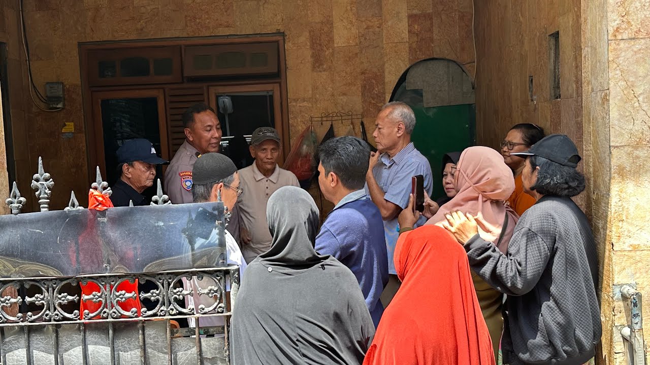 TIGA ANAKNYA KEMANA..!?NENEK NANGIS SAAT KAMI PAMIT PULANG DAN SERAHKAN PIHAK RT DAN TETANGGANYA 