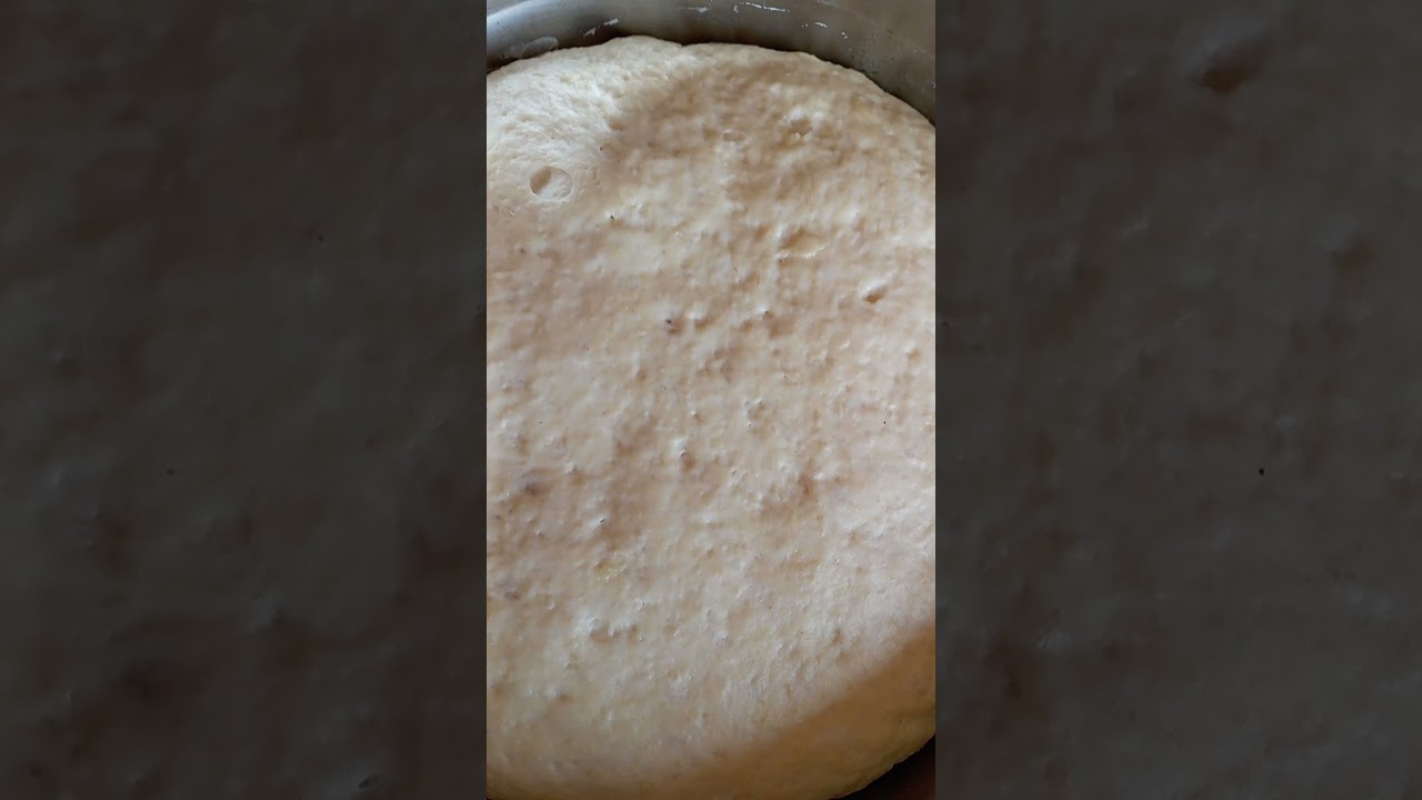 عجينة البيتزا وشكل ارتفاعها مشغوله بأفضل طريقة