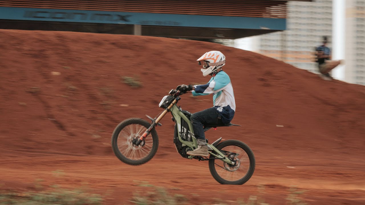 Main motor Listrik Buat Track Tanah! SUR-RON Light Bee X!