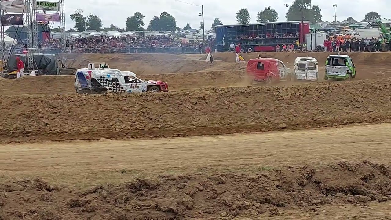Stock car 2025 de Neuvy en Mauges (49) Fourgonnettes, grosses voitures, tonneaux.@B.Breteau YOUTUBE.