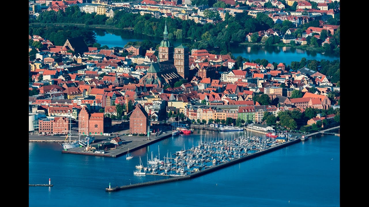 Stralsund Hansestadt fasziniernd aus der Luft fotografiert