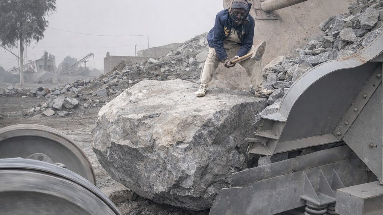 Giant Rock vs Heavy Jaw Crusher &ndash; Extreme Stone Crushing Power