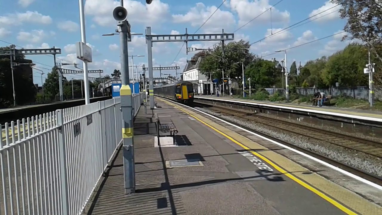 Trains at: Langley, GWML, 01/09/18