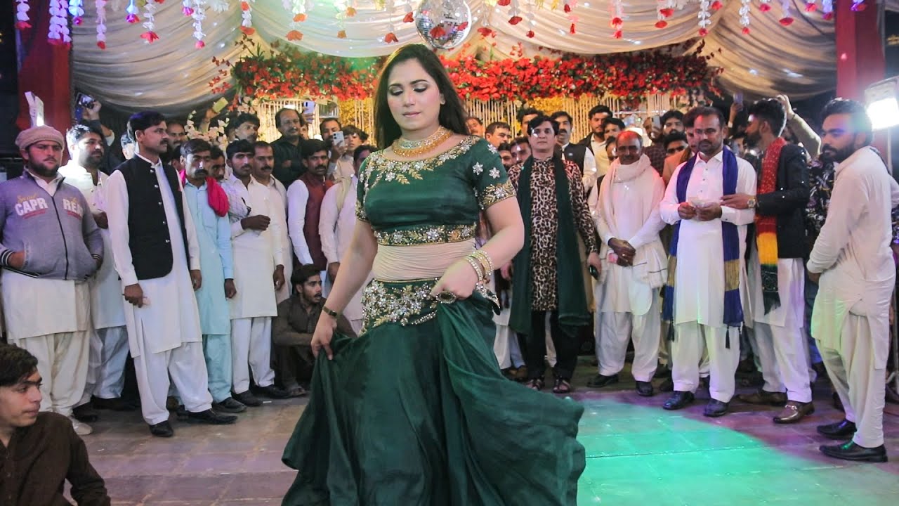 Zara Tasveer Chu Nikal Ke Bahar AA | Mehak Malik | Wedding Dance Show | Shaheen Studio 2023