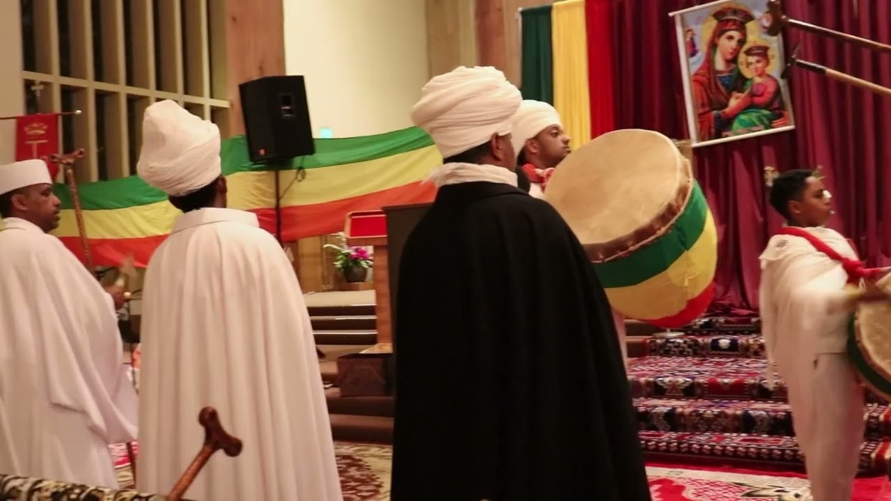 ወረብ: በአልባሰ ወርቅ ዑጽፍት ወኁብርት፤ እኅትየ መርዓት ርግብየ ሠናይት እኅትየ።