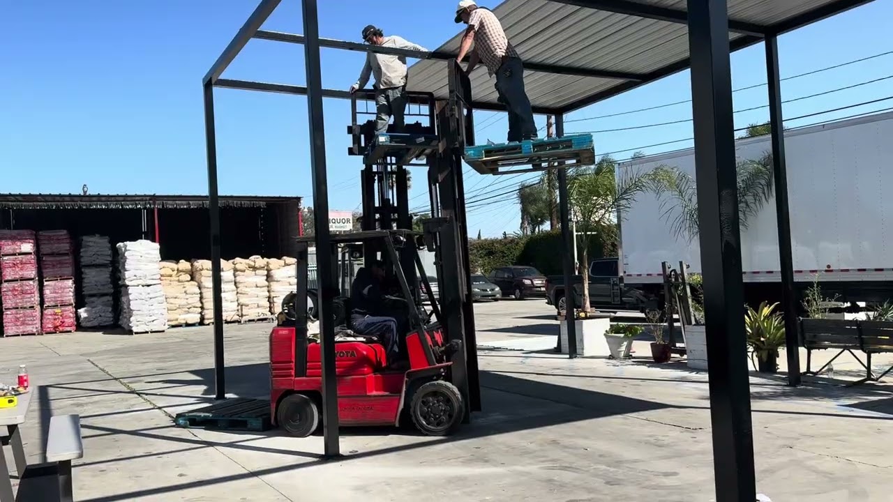 Prollecto de un tejaban para tráiler y camioneta y a si va quedando 