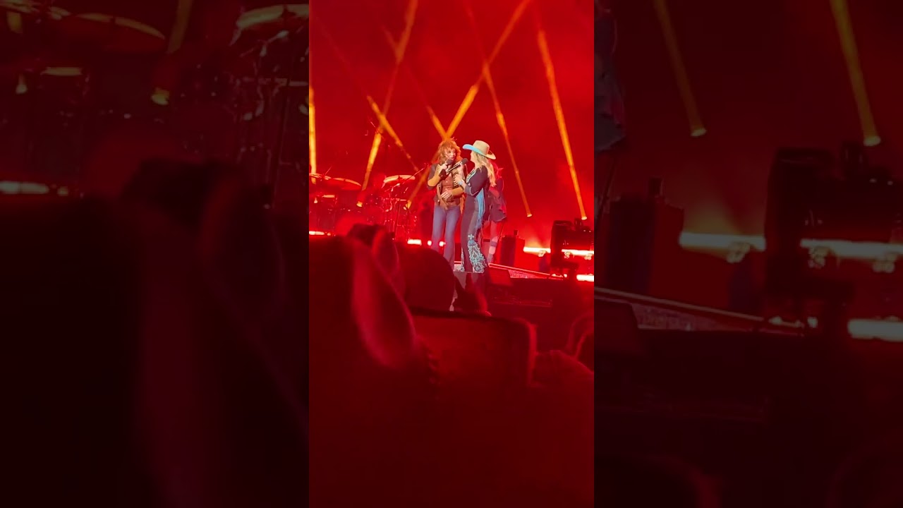 MIRANDA LAMBERT [with special guest REBA MCENTIRE] “FANCY/GUNPOWDER & LEAD” (Stagecoach 2024)