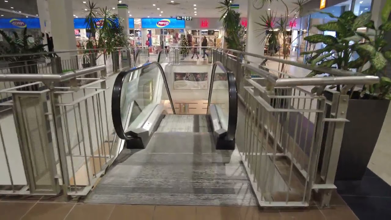 narrow OTIS escalators in Lurdy ház shopping mall - Budapest [4K HDR]