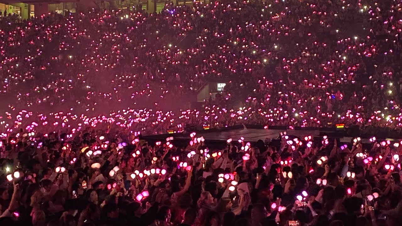 Blackpink’s Blinks (live @ Barcelona) 05.12.22