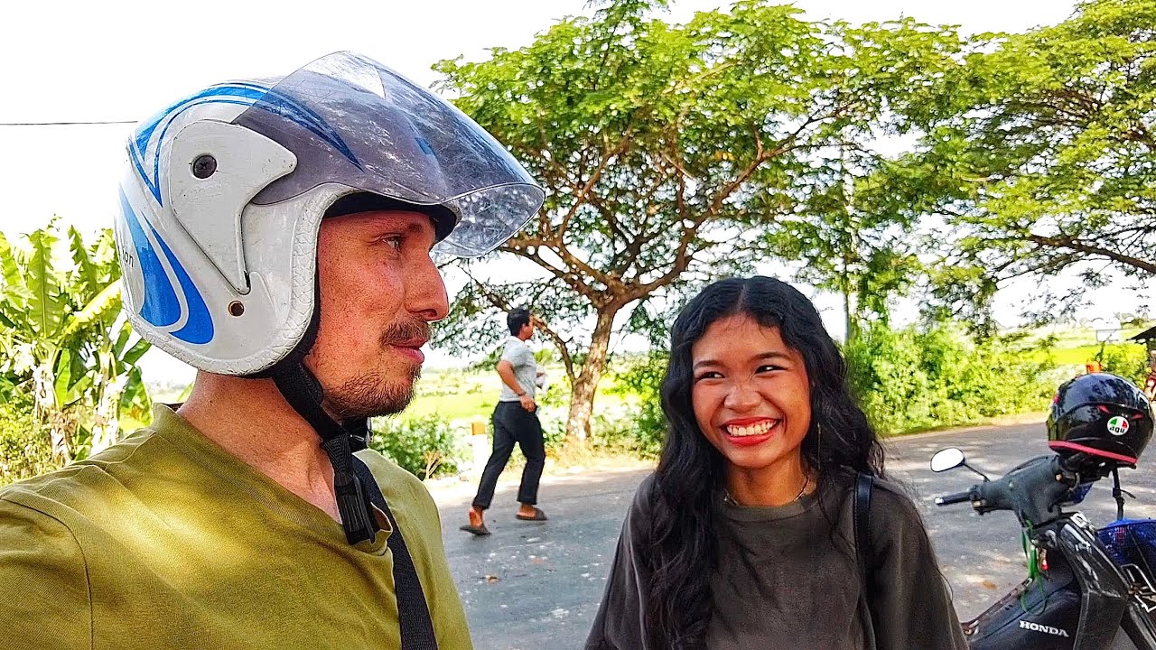 Cambodian Girl Takes Me For Snake Lunch 🇰🇭