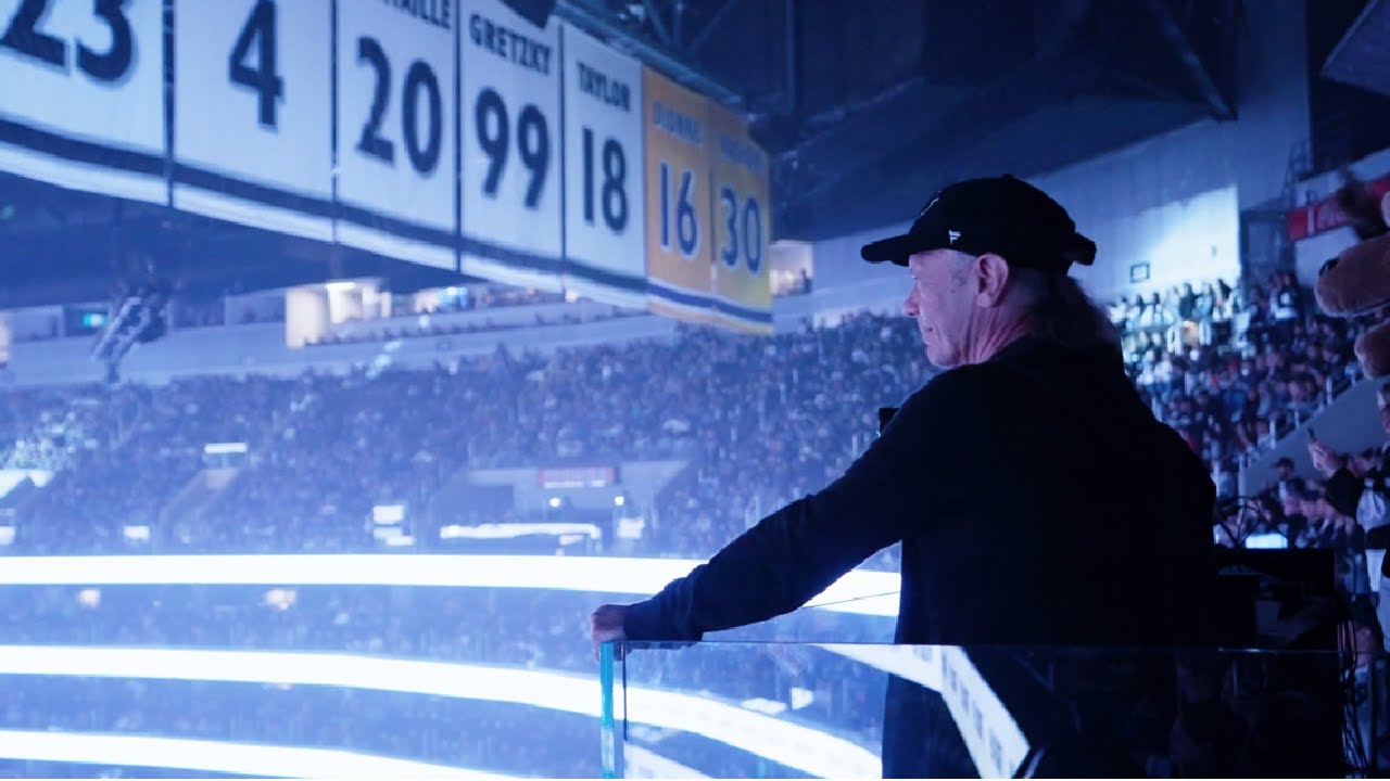 Bruce sings the US National Anthem - Los Angeles Kings