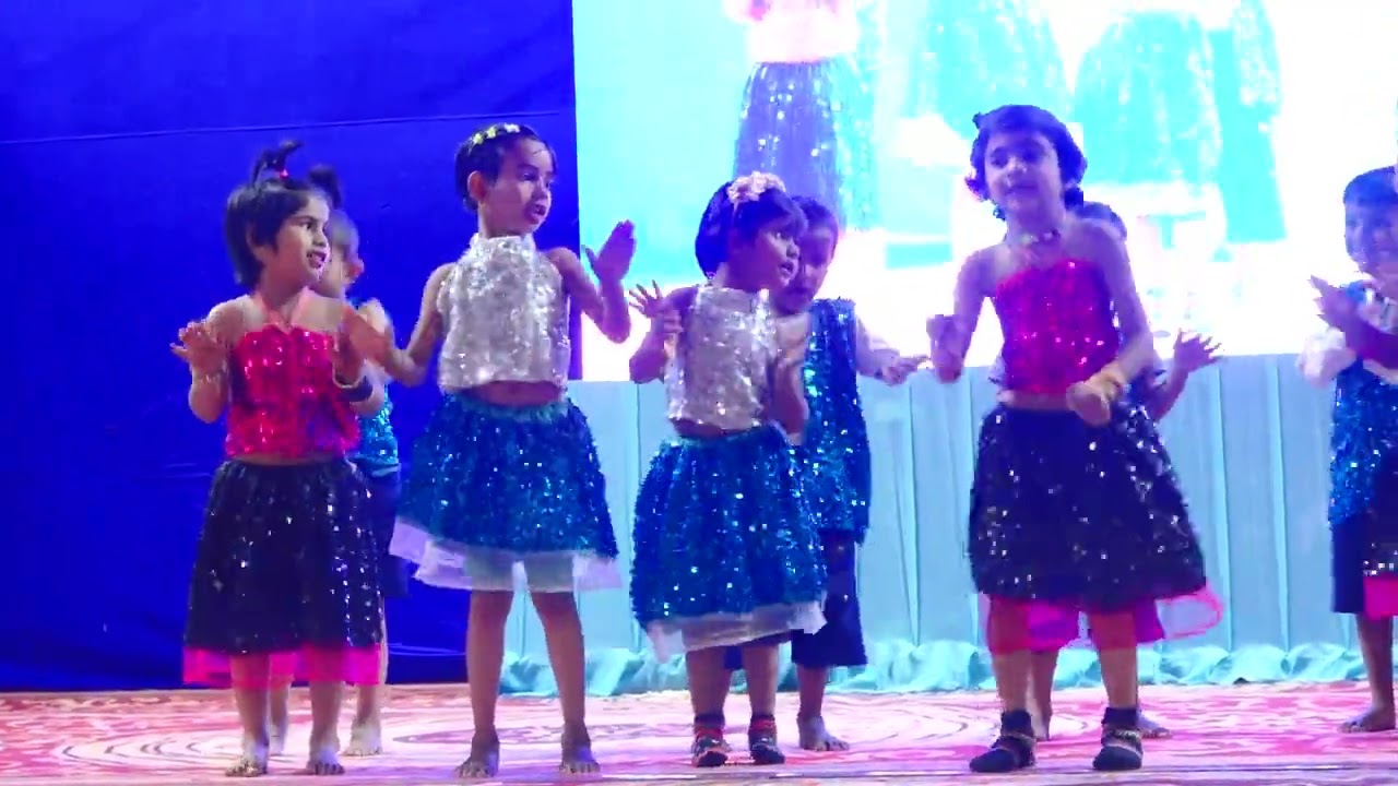 chota baccha jan ke koi ankh dikhana re..