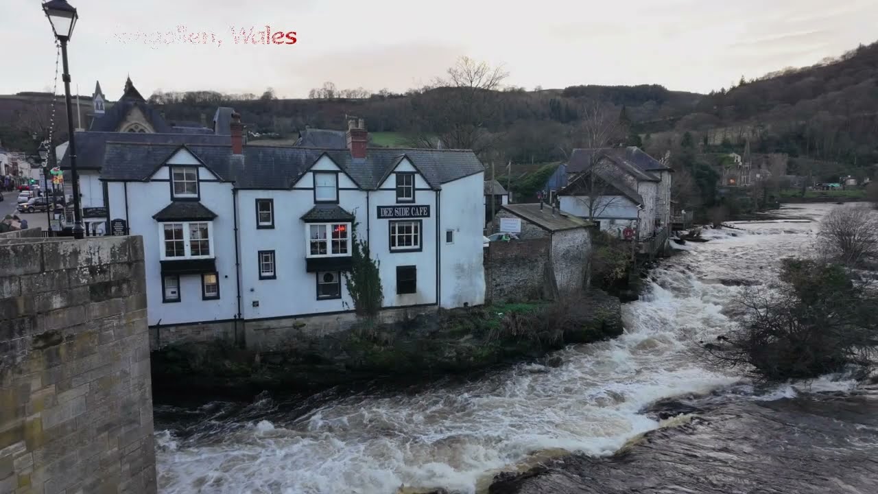 The River Dee at Llangollen, Wales.  231216