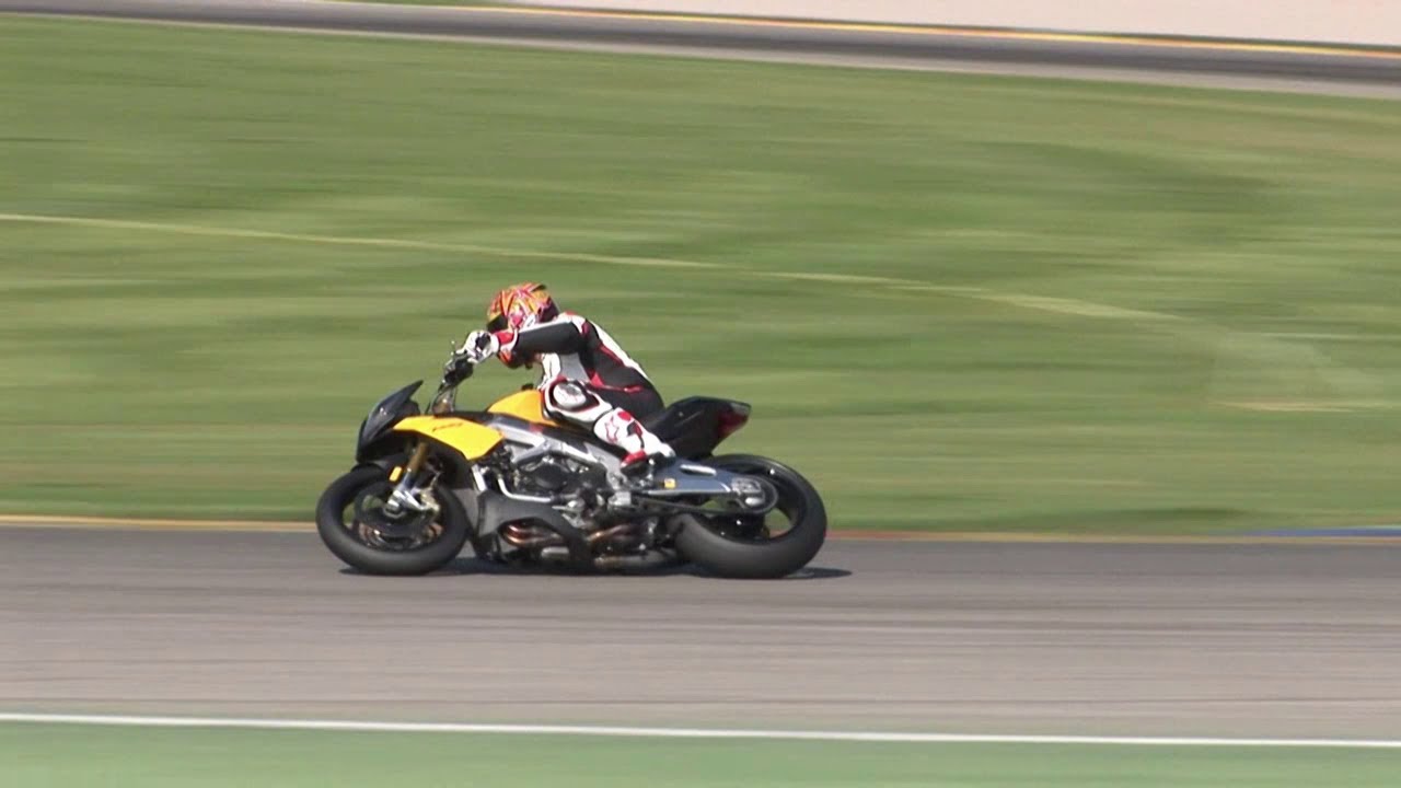 Aprilia Tuono V4R - Fast and very furious