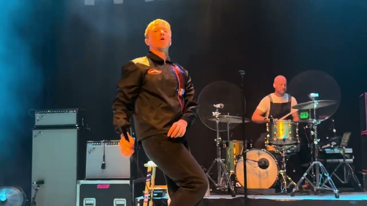 The Drums - Lets Go Surfing [LIVE]