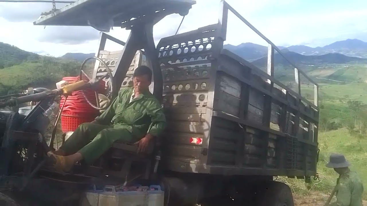 Xe lên núi bóc pô chở mì 