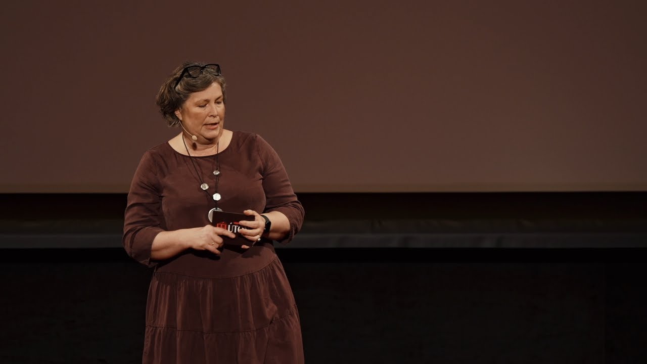 Soha nem voltunk ennyire szabadok – és ennyire magányosak | Prof. Dr. Fruzsina Albert | TEDxDanubia