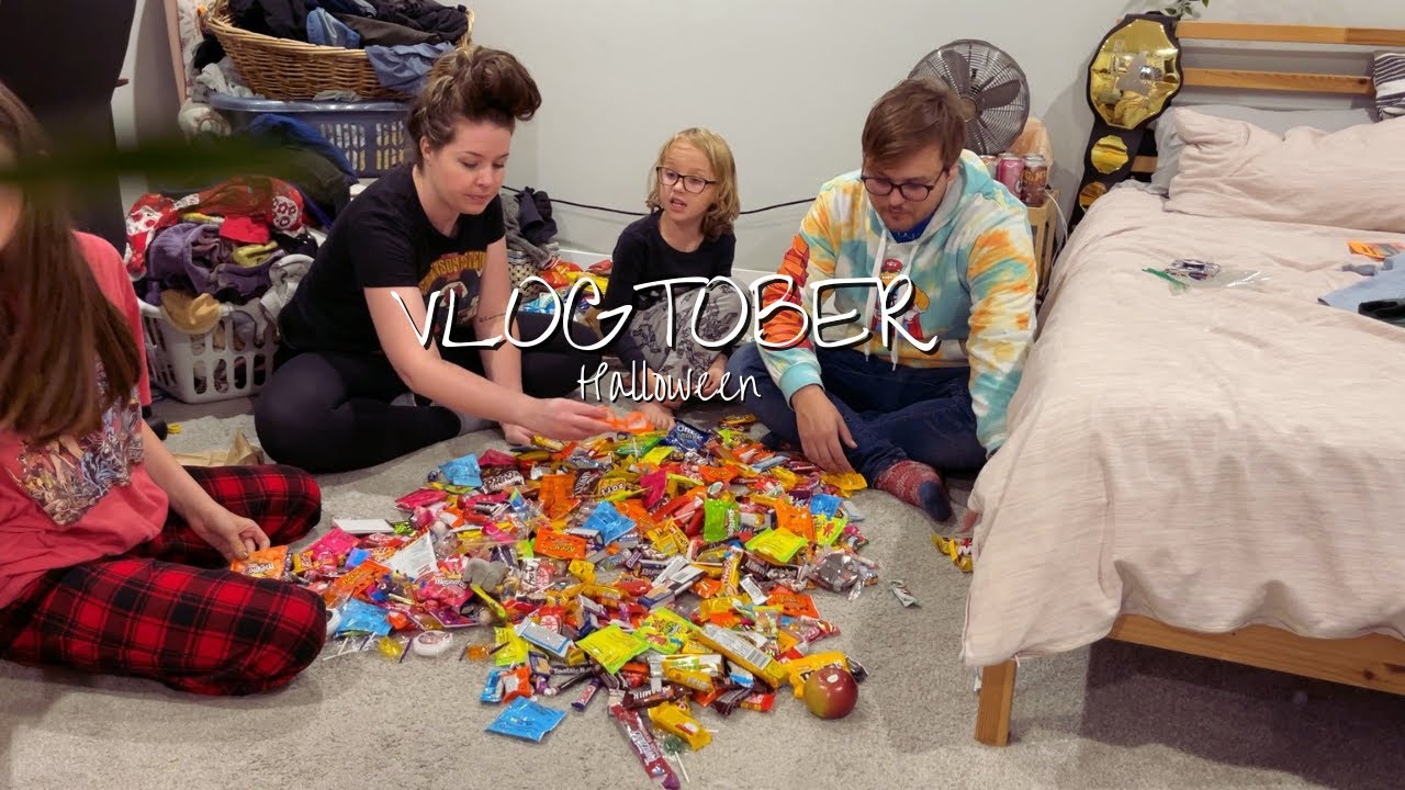 Pumpkin carving, T or T & A lil Xmas | Halloween 2021 | vlogtober 2021