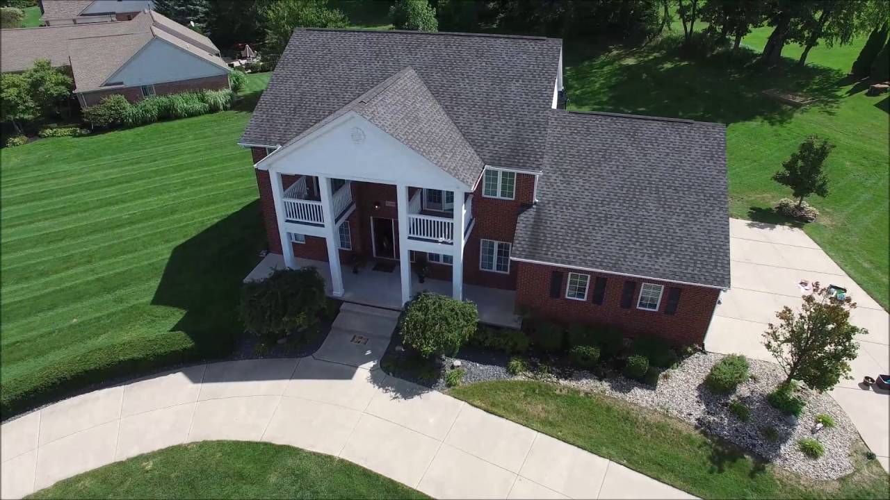Legendary Real Estate Tour Drone Views of Houses -  Hartland Estates Michigan