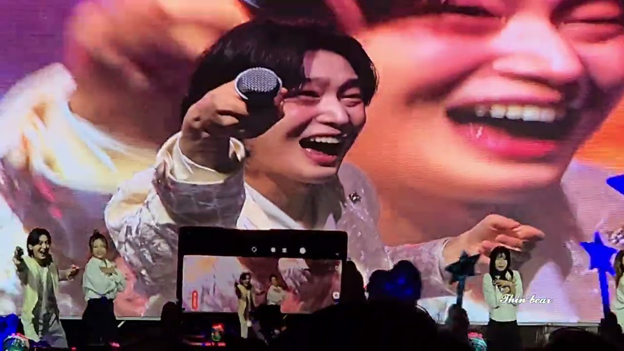 노래방 챠트에 쫙쫙쫙. 올려버리자아 #김용빈 #직캠 #나아직도 #애인