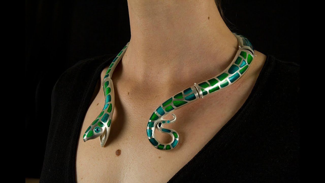 Collier Serpent en argent guilloché et émaillé
