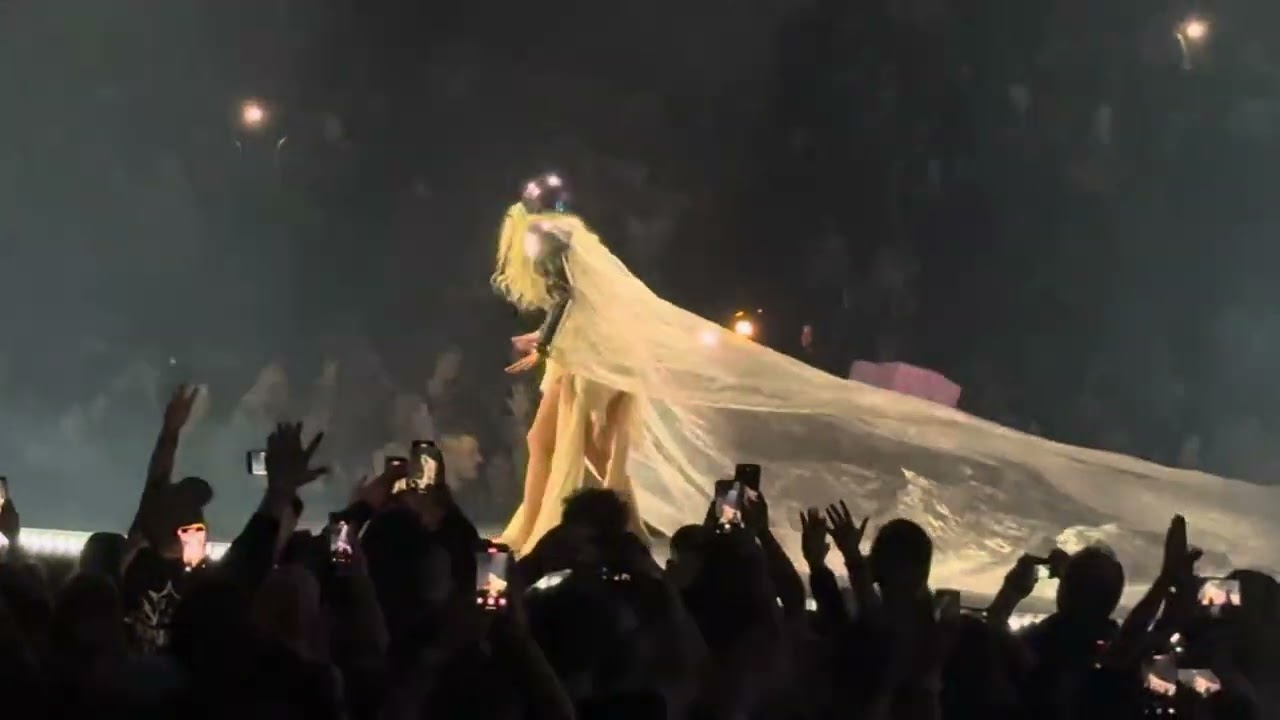 Lady Gaga - Paparazzi / LoveGame Manchester Night 1