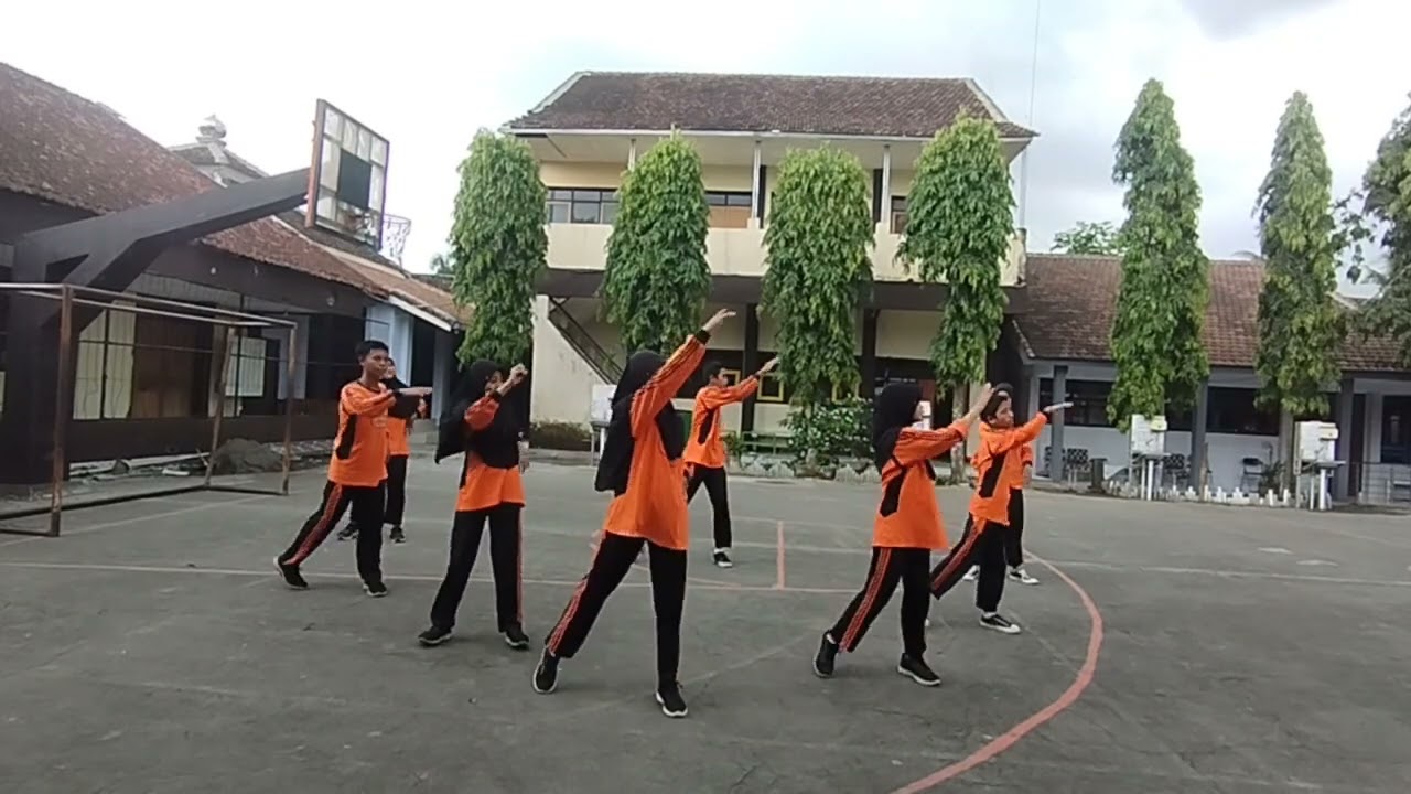 SENAM IRAMA "GOYANG NASI PADANG" IX E || SMPN 1 KALISAT