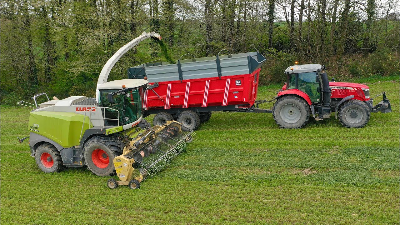 Ensilage d'herbe 🍀 / CLAAS JAGUAR 970 🐆 / Chargeuse JCB 416 🟡 / Sarl Hérault