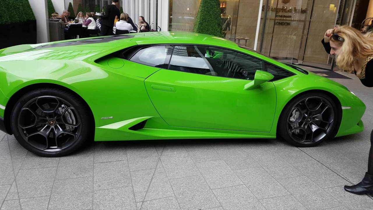 Green Lamborghini Huracan