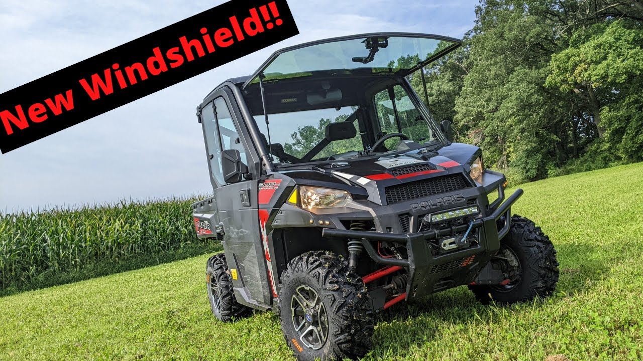Установка откидного ветрового стекла [для вездехода Polaris Ranger]