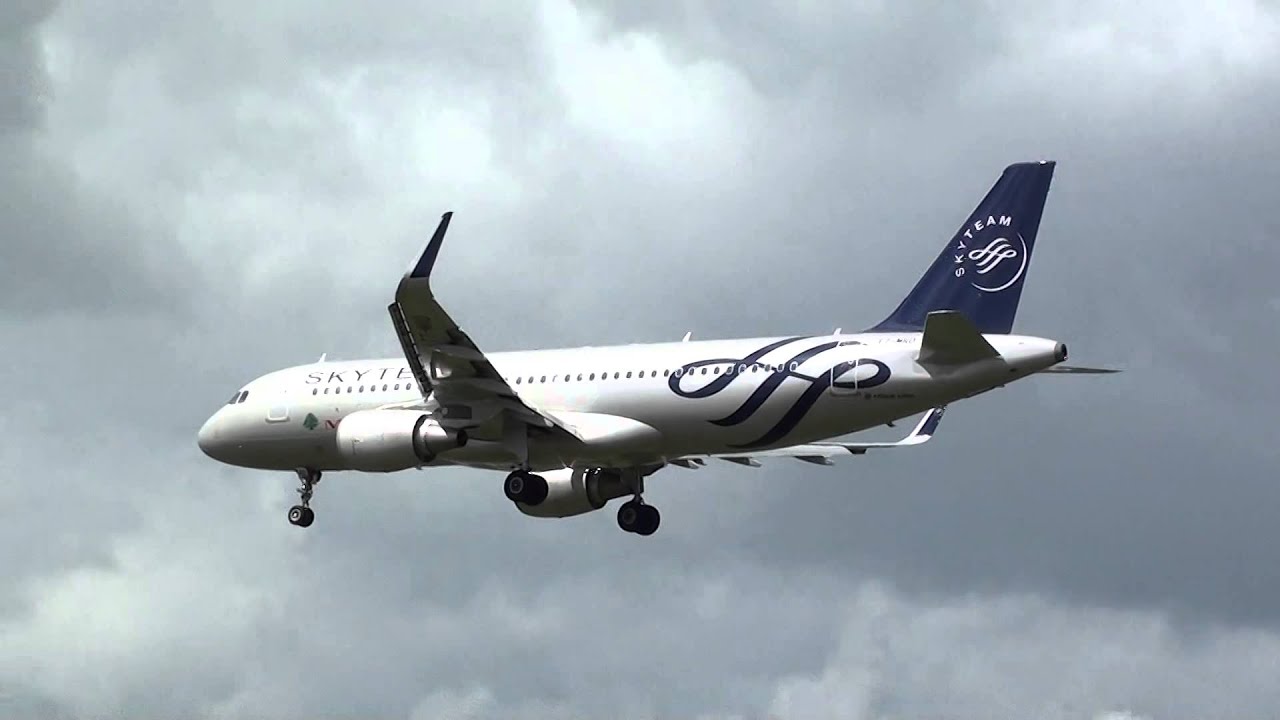 Middle East Airlines MEA Airbus 320 T7-MRD Landing London Heathrow 27R 'Skyteam Livery'