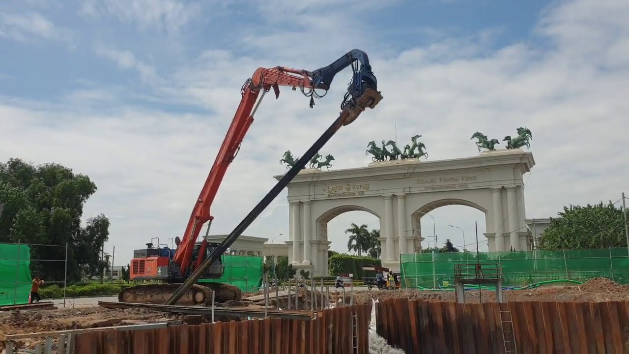 Sheet Pile Removal Excavator HITACHI ZAXIS 470 Attachment Pile Hammer