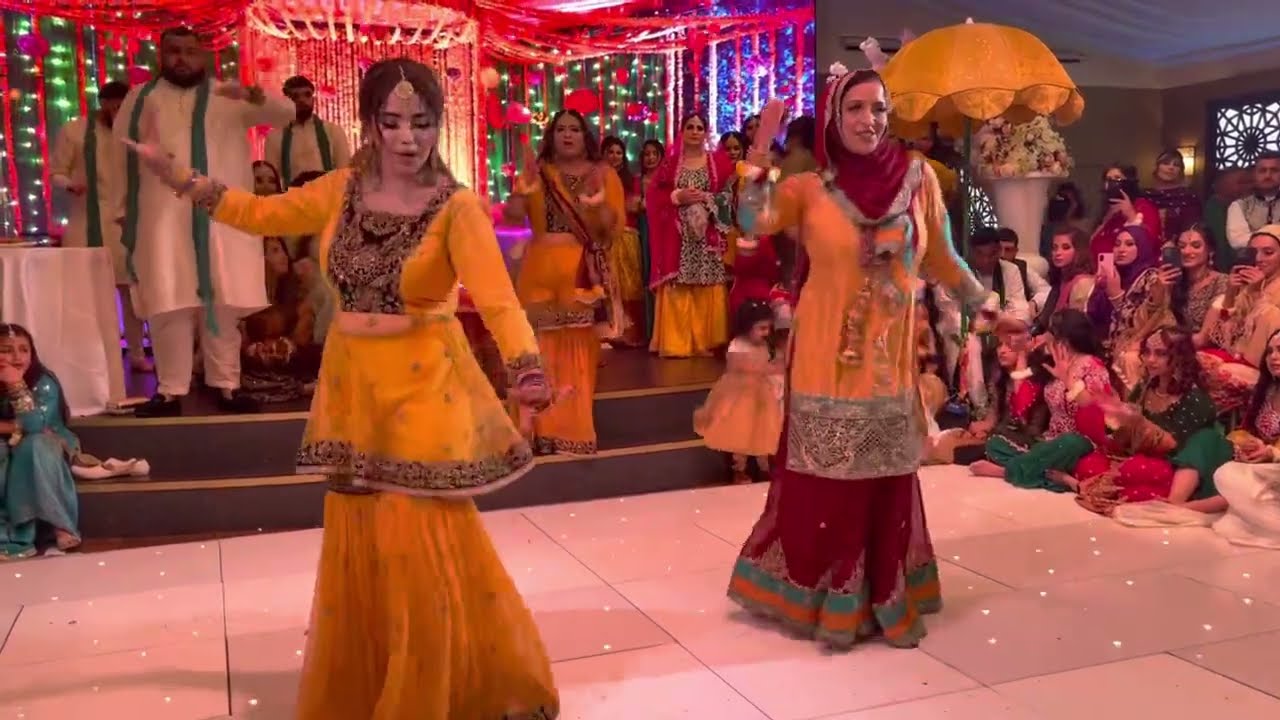 Pakistani Mehndi Dance - BRIDES SIDE (IQRA & RAHEEM 2021)