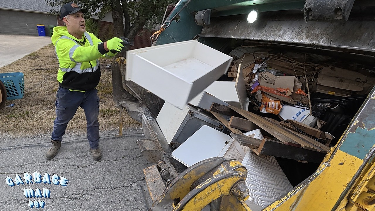 Garbage Truck ASMR | Rear-Loader Packing Heavy Yard Waste | 4K UHD