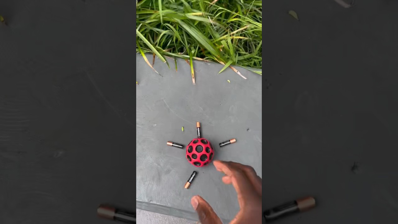 The world&rsquo;s first battery-less bouncing ball 🤙😎 #fidgettoys #bouncingball #cool
