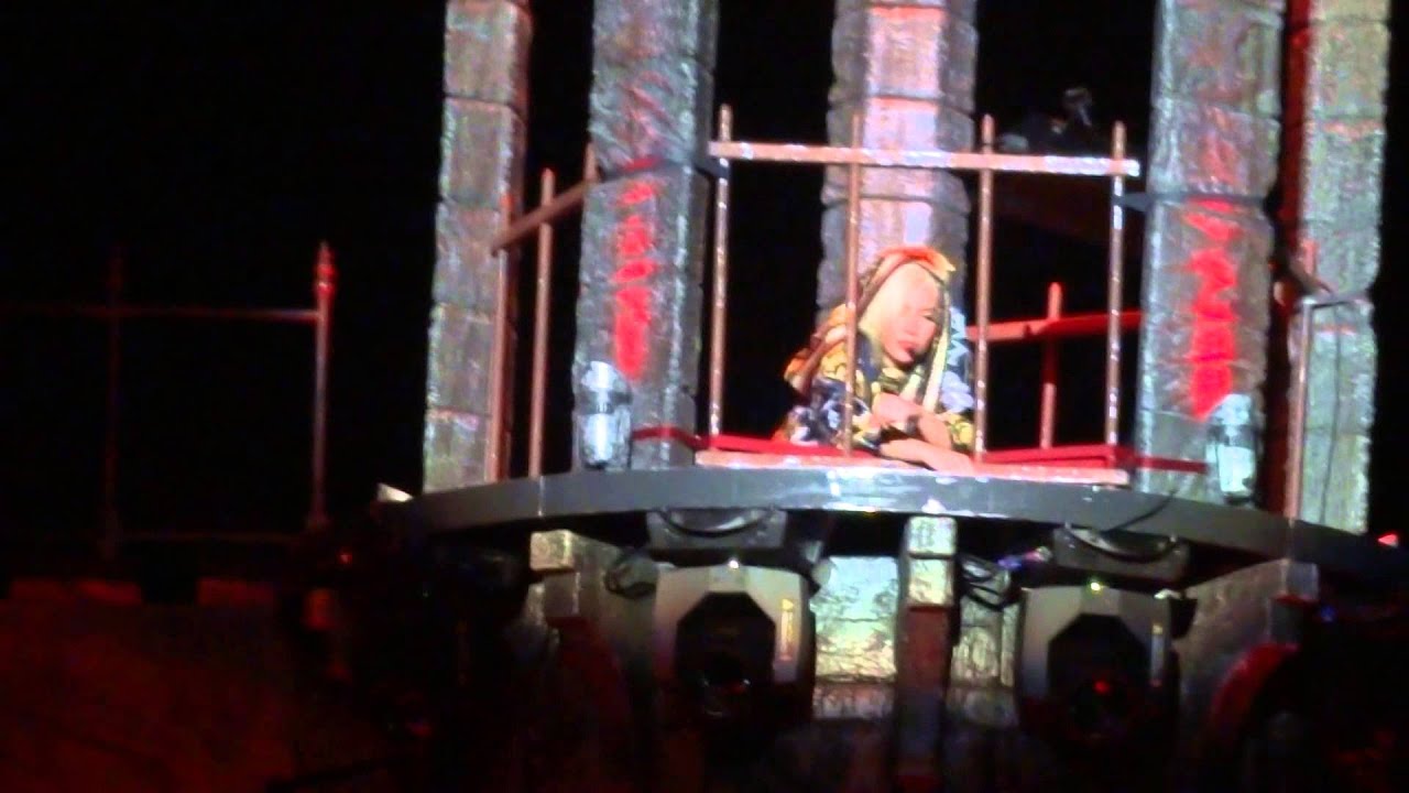 Lady Gaga - The Born This Way Ball Tour Barcelona. The Edge Of Glory