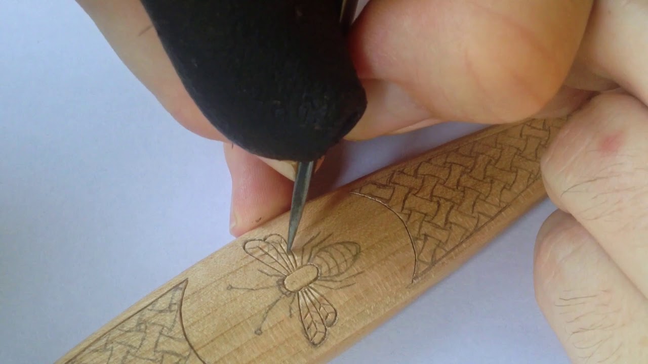 Kolrosing a Bee