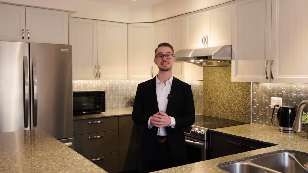 Beautiful 3374 Tallmast Crescent is For Sale in Erin Mills!!! ✨